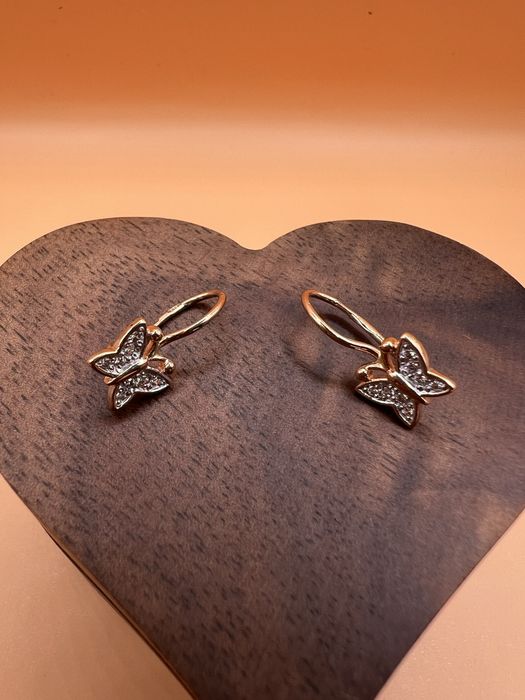 Продам золотые серьги.