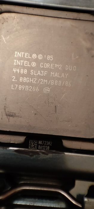 Продавам двуядрен комплект на s.775 с intel Core2Duo E4400