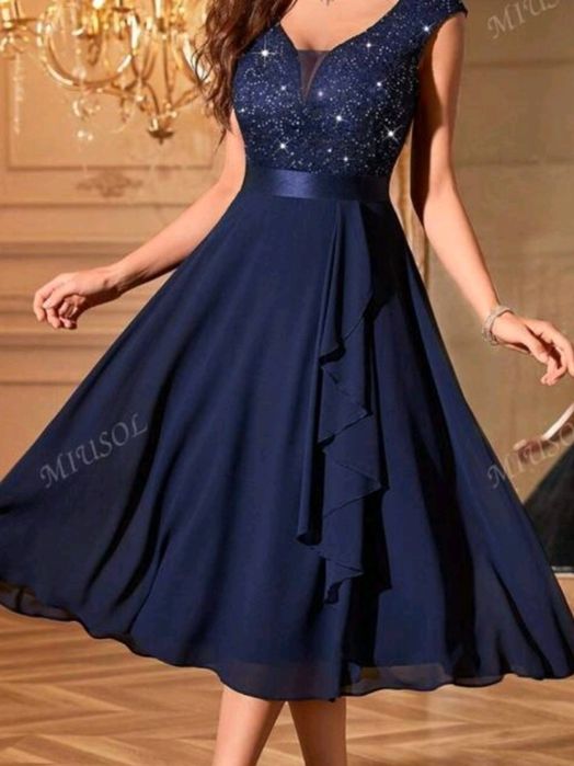 Рокля от шифон с флорална дантела