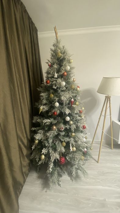 Продаем ёлку с игрушками