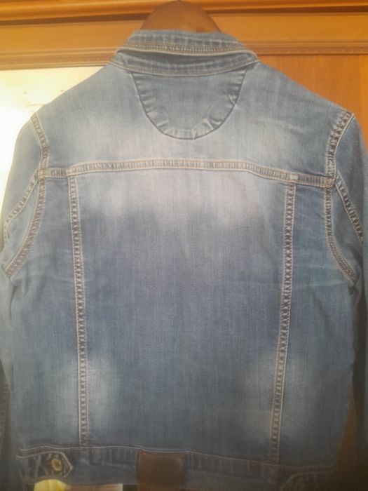 Дънкови яке и бяло елече за дама