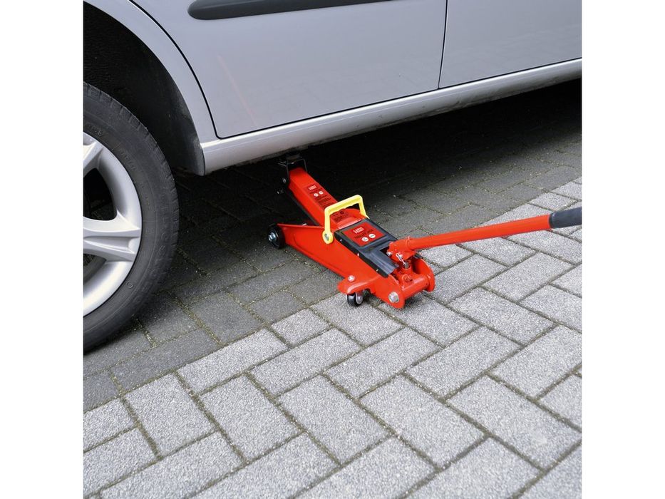 Cric hidraulic tip crocodil Carpoint 2000 kg pe roti, deschidere 13-38 cm, cu supapa automata de siguranta