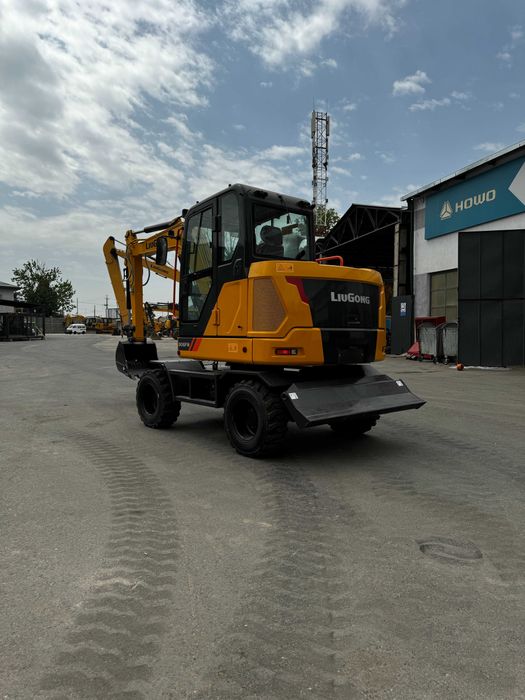 Колесный экскаватор, 0,32 m³