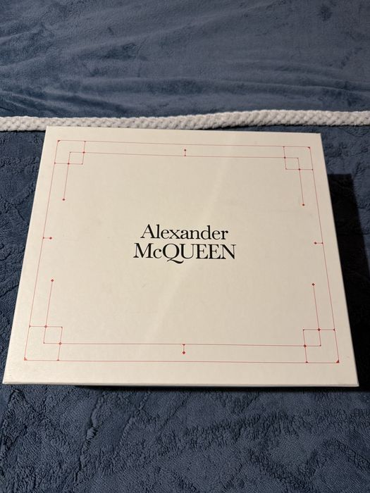 Alexander McQueen 40