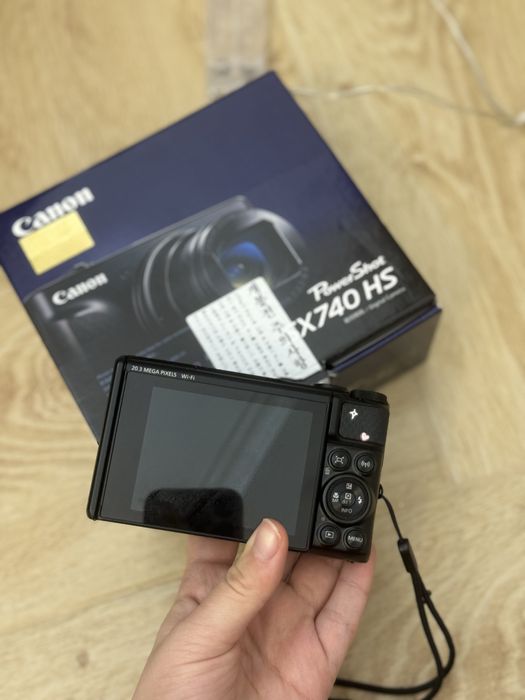 Фотоаппарат Canon XS 740 HS