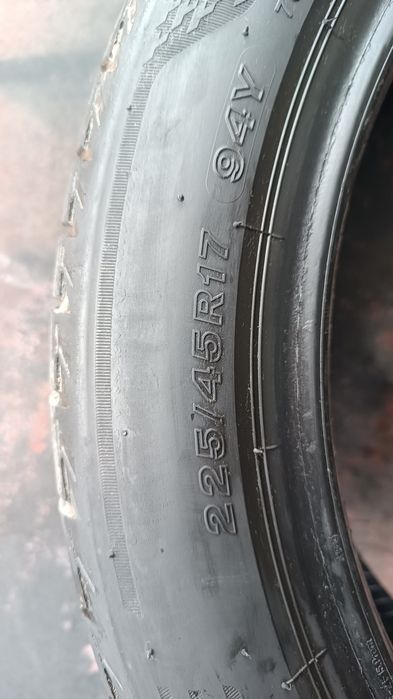 225/45/17 Bridgestone Дот 0523