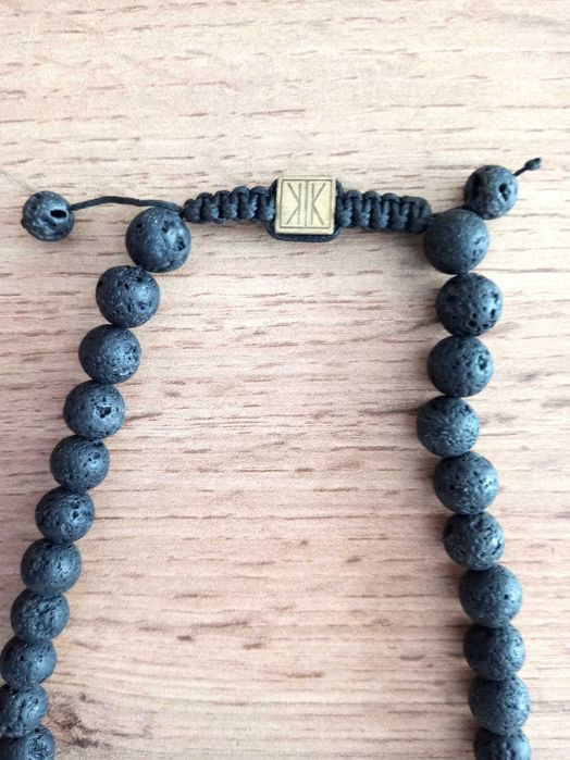 Колие Синджир от вулканичен камък с медальон от сребърен пендар