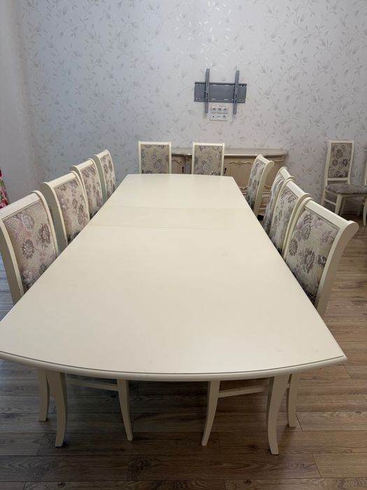 Продается стол и 12 стульев