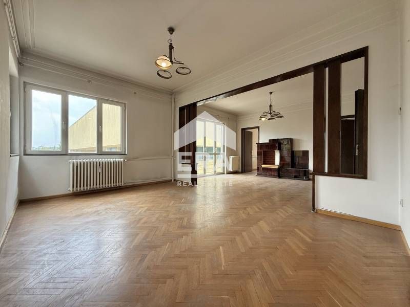 Продава се Четиристаен апартамент в София, Център - 128 кв.м за 5313 €/кв.м - Снимка #1