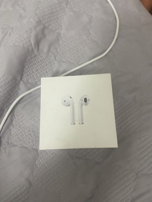 AirPods with Wireless Charging Case