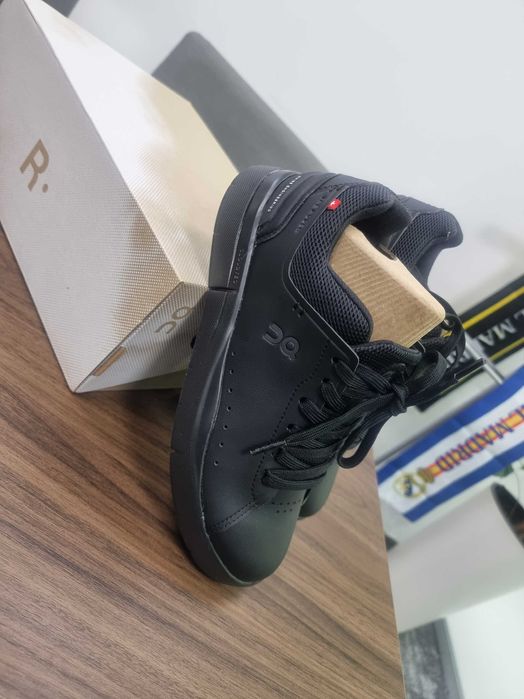 Обувь спортивная