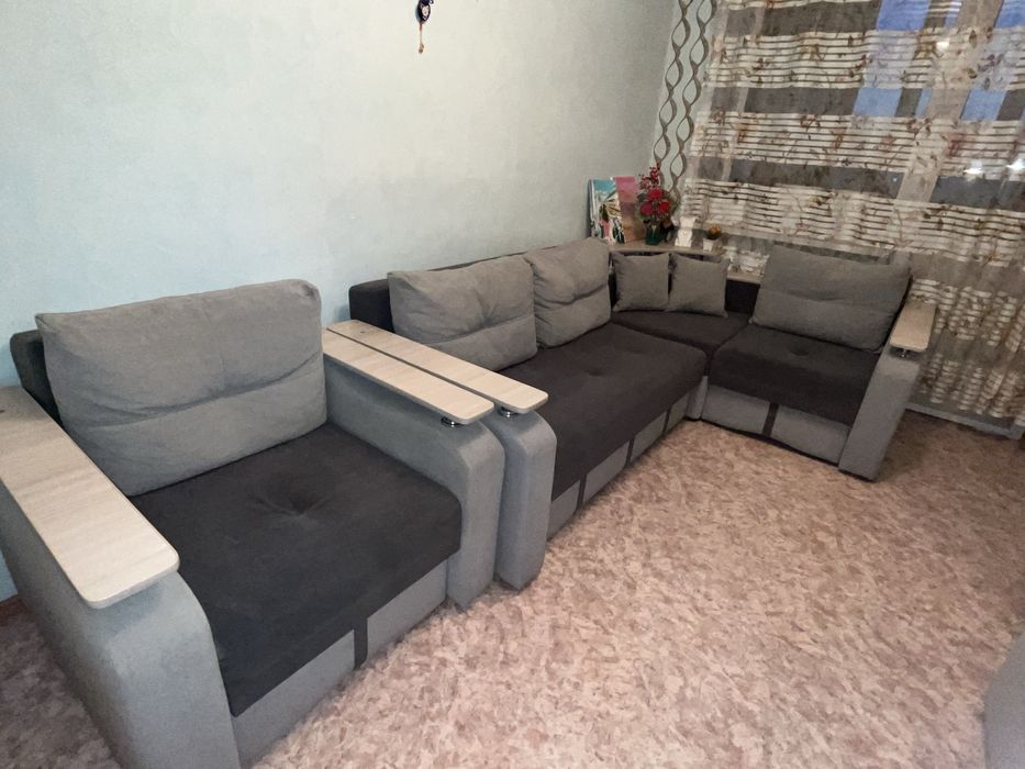 Продаеться Диван Угловой с креслой