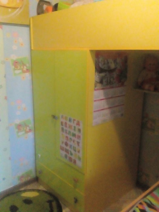 Детская стенка: шкаф, комод, кровать- чердак.