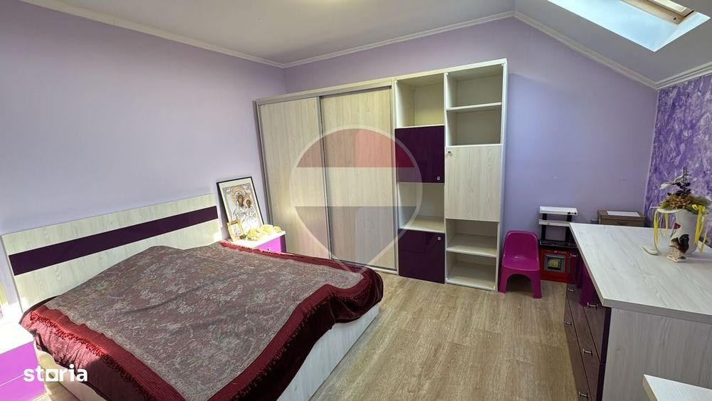 De închiriat casă cu 5 camere, în Sântandrei