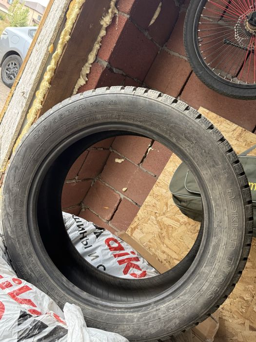 Продам зимние шиповыные шины R18
