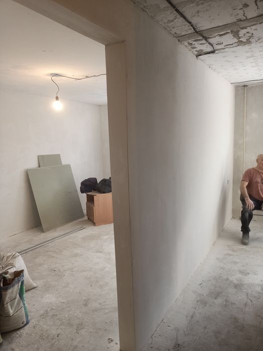 Левкас,поклейка галтелей