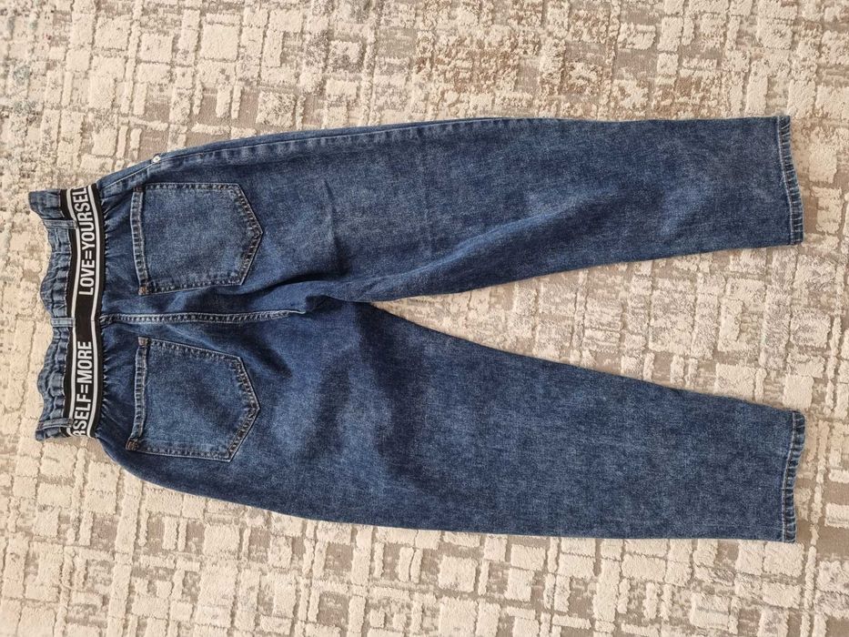 Продам женские джинсы