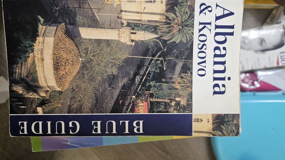 Книги речници и пътеводители