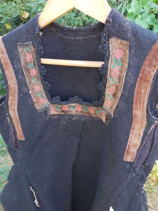 Автентичен сукман от самоковска носия