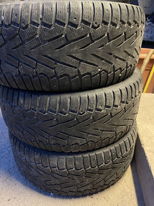 Продам шипованую резину 285/50/20