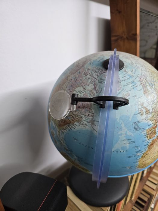 Veioza glob pamantesc