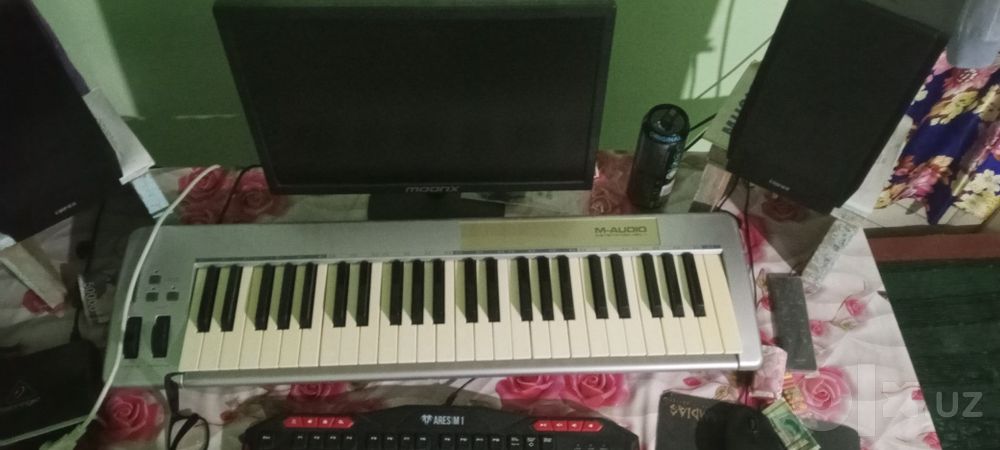 Midi keyboard m Audio 49e
