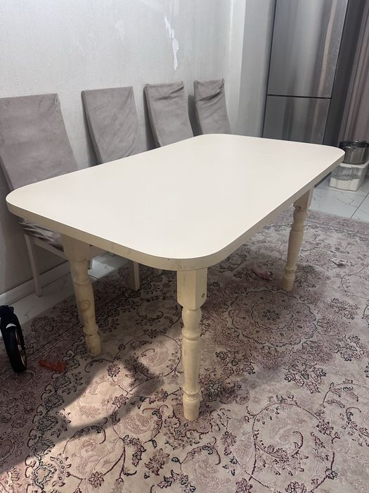 Кухонный стол без стульев