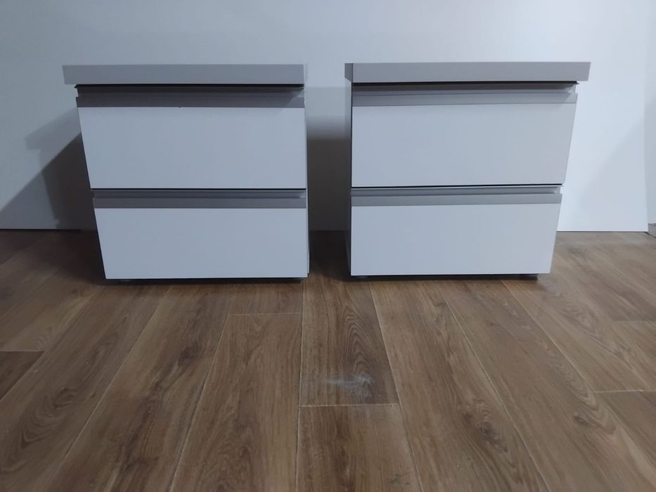 Noptiere din pal melaminat cu fronturi din mdf si manere de aluminiu