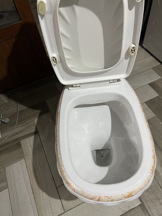 Унитаз сатамын, продаю унитаз