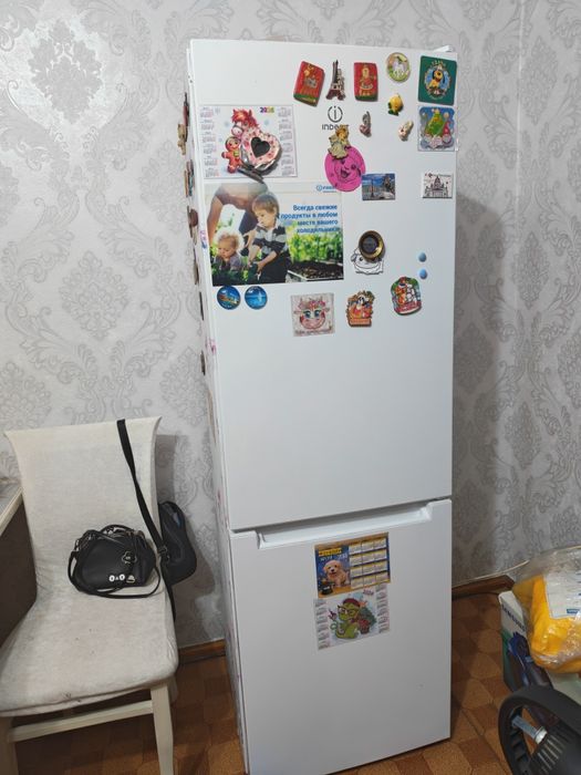 Продаётся холодильник индезит