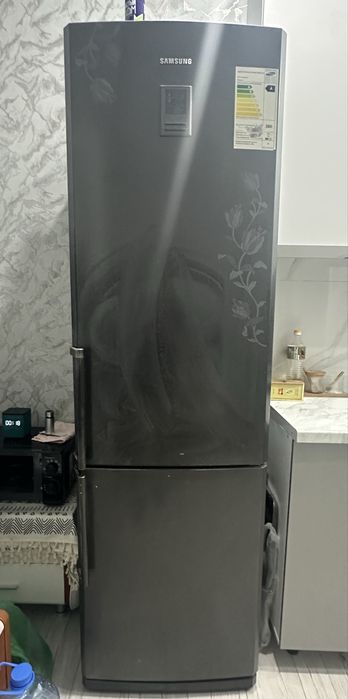 Продам холодильник Samsung RL44ECSW
