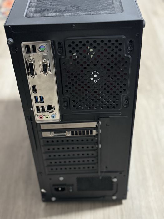 PC gaming desktop accept schimb