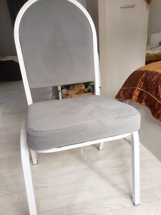 Стулья белый метал