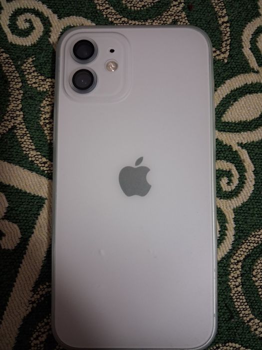 Продам Apple 12 (64гб)