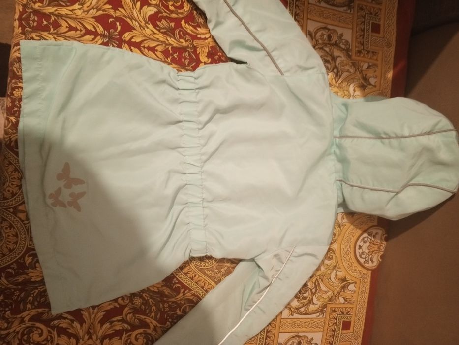 Продам куртку на девочку 5 лет