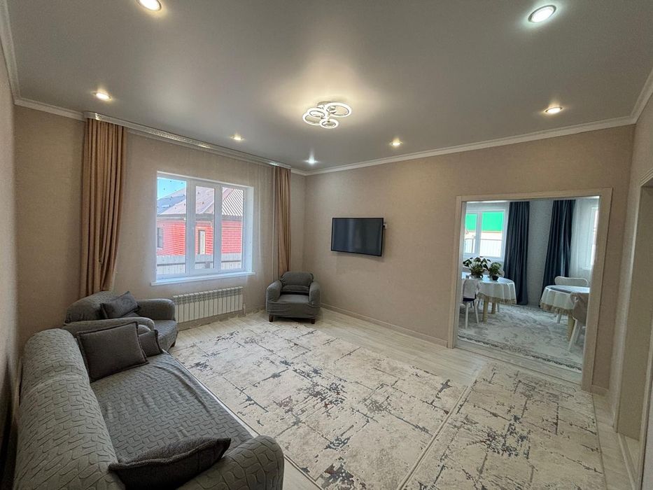 Во дворе 2дома.старый Аэропорт