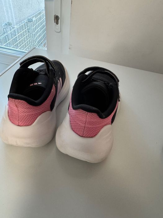 Vând Adidas pantofi