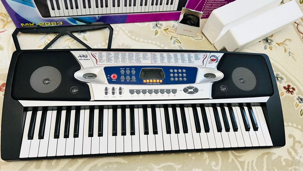 Продам синтезатор