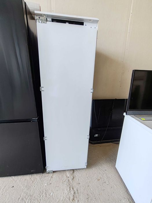 Фризер за вграждане AEG ABE818E6NC – 204 л, No Frost, 7000 Series