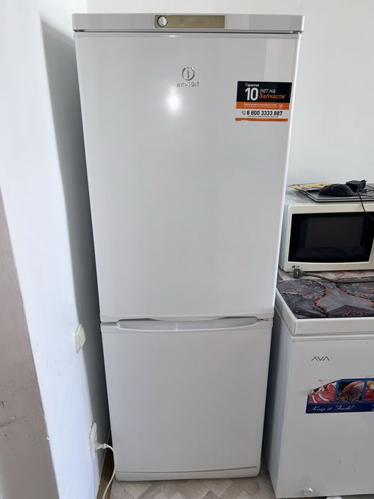 Холодильник indesit