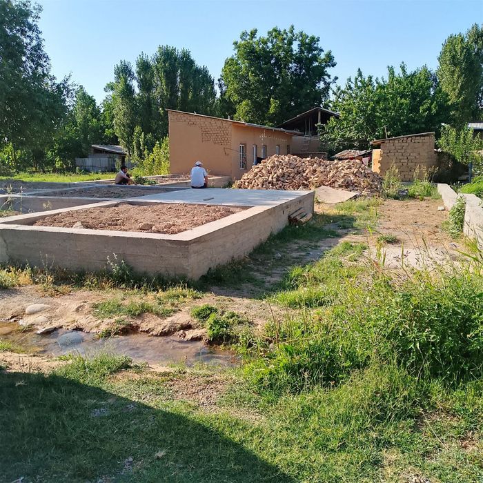 3.5 соток йер сотилади жойи майскида жойлашган фундаменти тайор