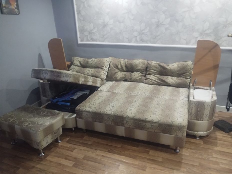 Продам диван  б,у