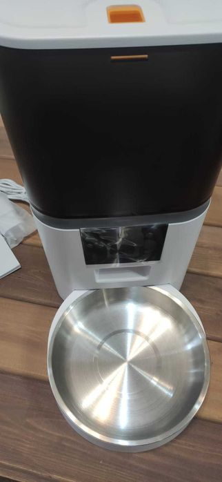 Кормушка для домашних животных