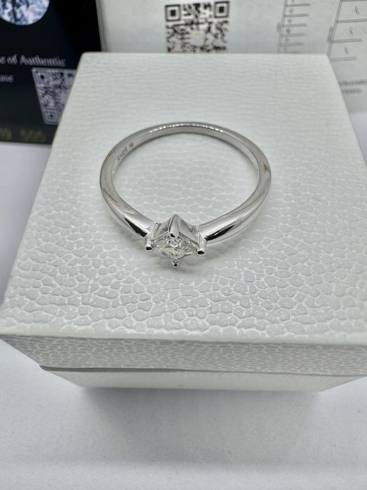 Сребърен пръстен с мойсанит (Диамант) 0.4 карата