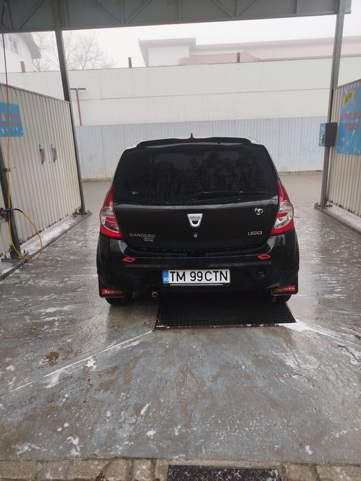 Dacia Sandero în stare perfecta