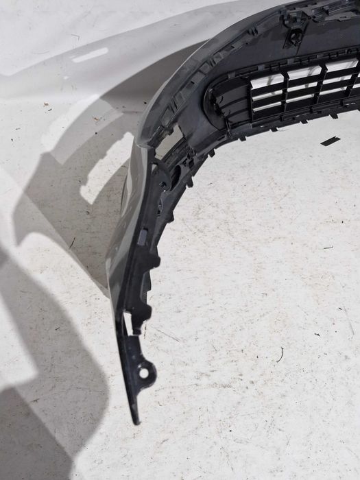 Bara Fata VW Golf 7 Completa cu grile inferioare 2013 -2017 cu gauri spalator far si 4   gauri senzori de parcare cod origine 5G0807221