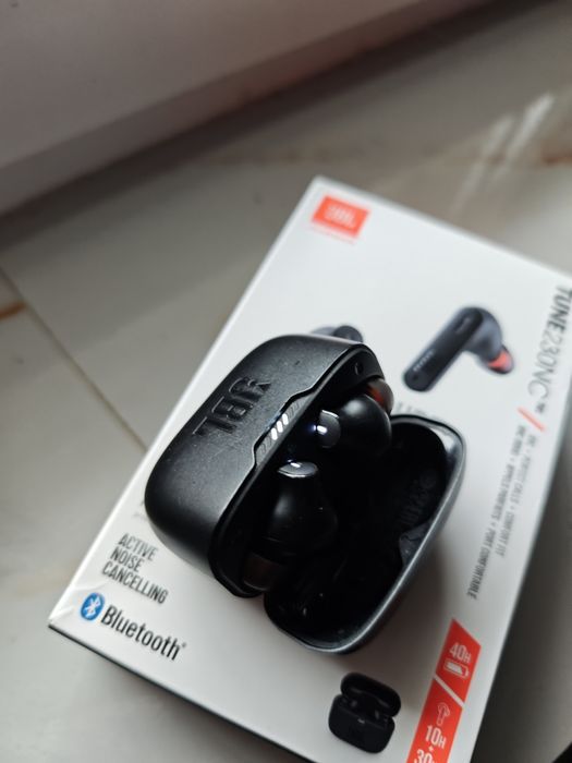 Casti JBL Tune 230NC