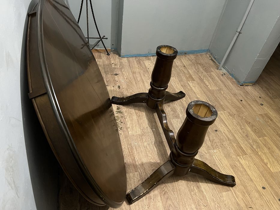 Стол со стульями