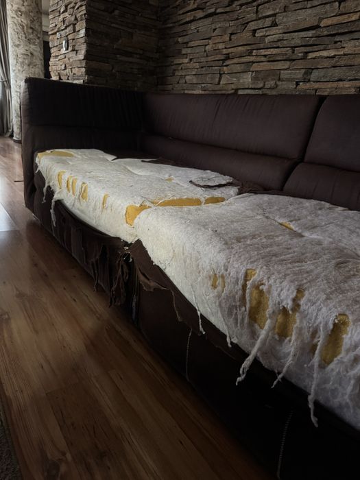 Подарява се диван при взимане от място