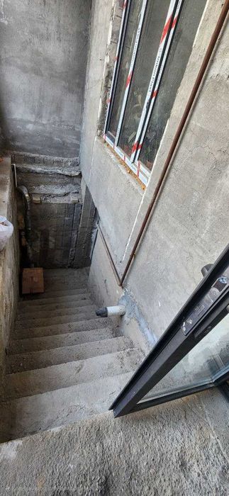 SROCHNA Yer narxida 4.5 sotix 5 xona xovli Sotiladi Katta qanida !